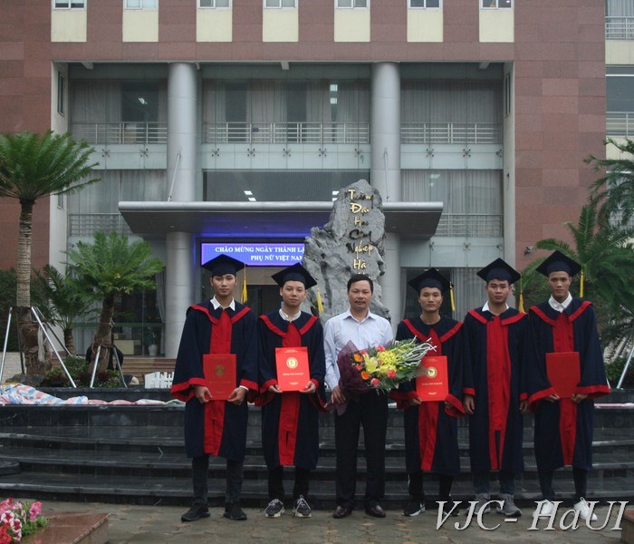 Lễ bế giảng và trao bằng tốt nghiệp cho 231 sinh viên hệ Cao đẳng nghề JICA K9