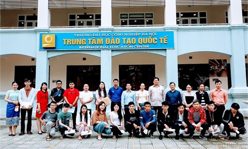 Hanoi University of Industry meets with delegates from Vientiane-Hanoi Friendship Technical and Vocational College