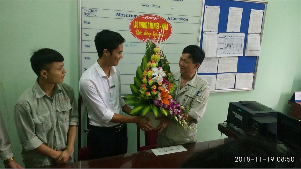 Trung tâm Việt Nhật long trọng tổ chức các hoạt động chào mừng ngày nhà giáo Việt Nam 20/11