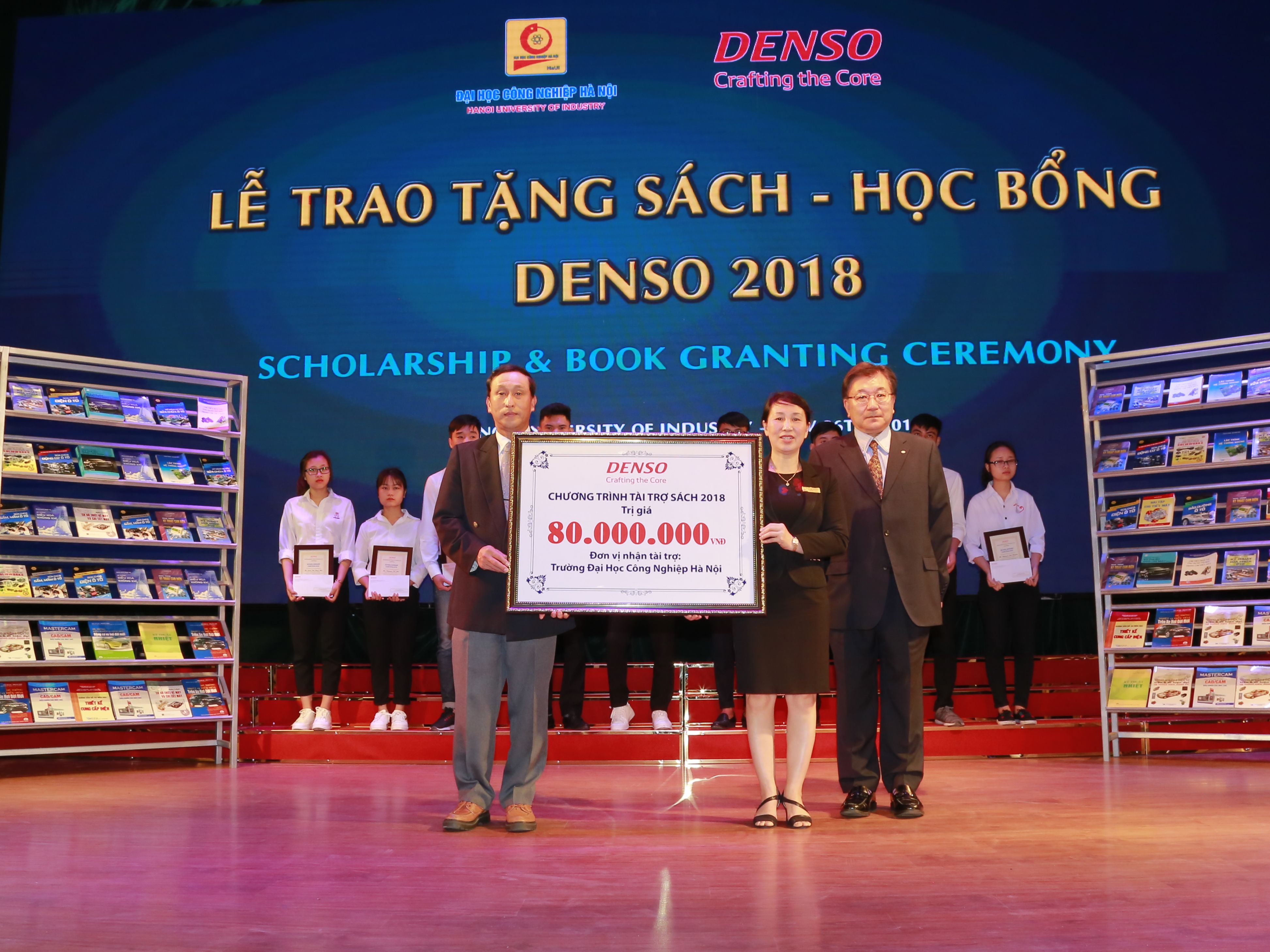 Công ty TNHH DENSO Việt Nam trao tặng sách và học bổng cho Đại học Công nghiệp Hà Nội