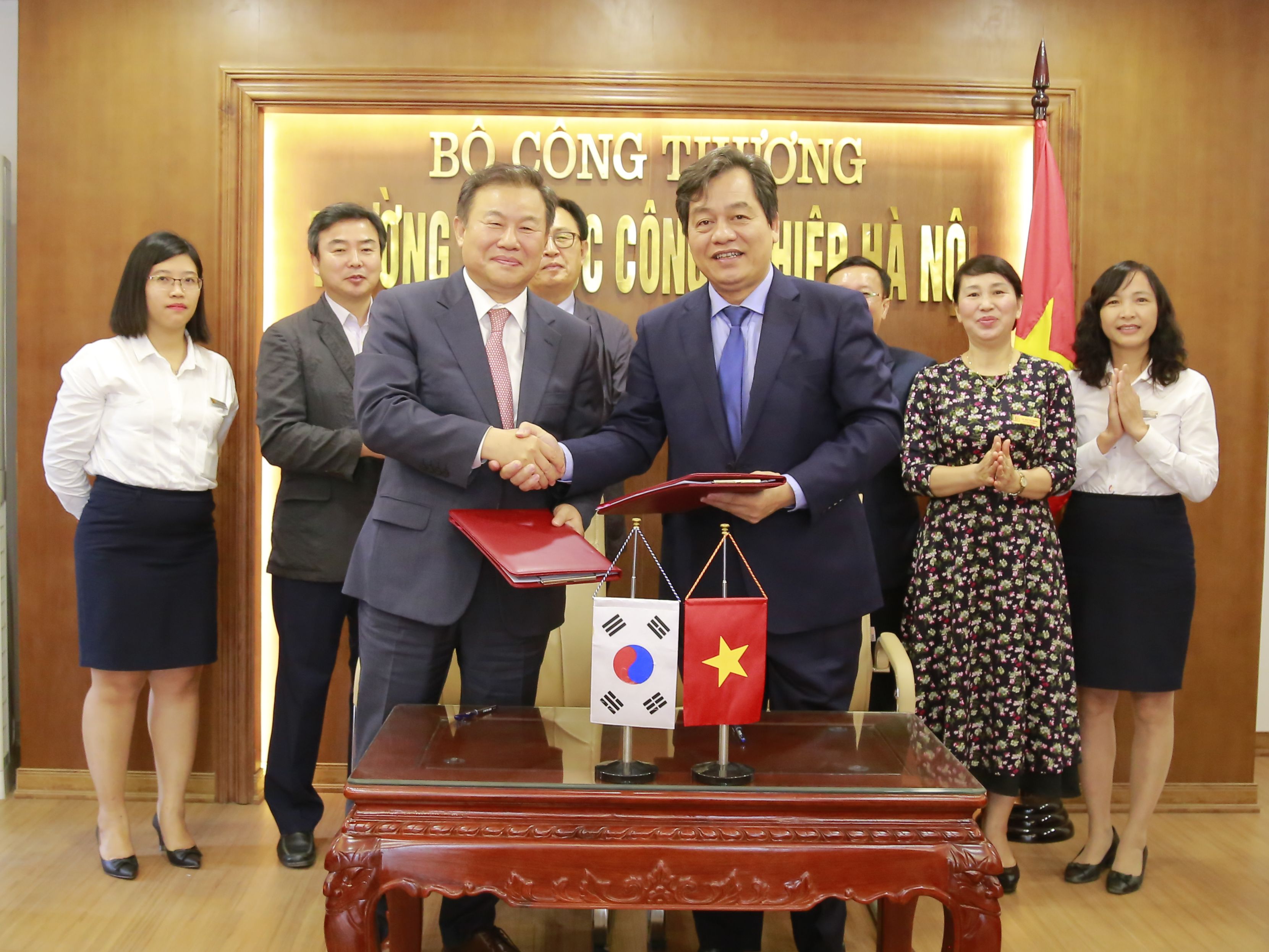 Hanoi University of Industry signed a cooperation agreement with Kunjang College - Korea