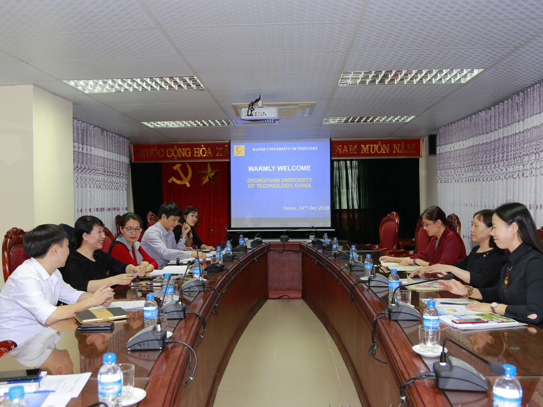 Hanoi University of Industry meets with Zhongyuan University of Technology