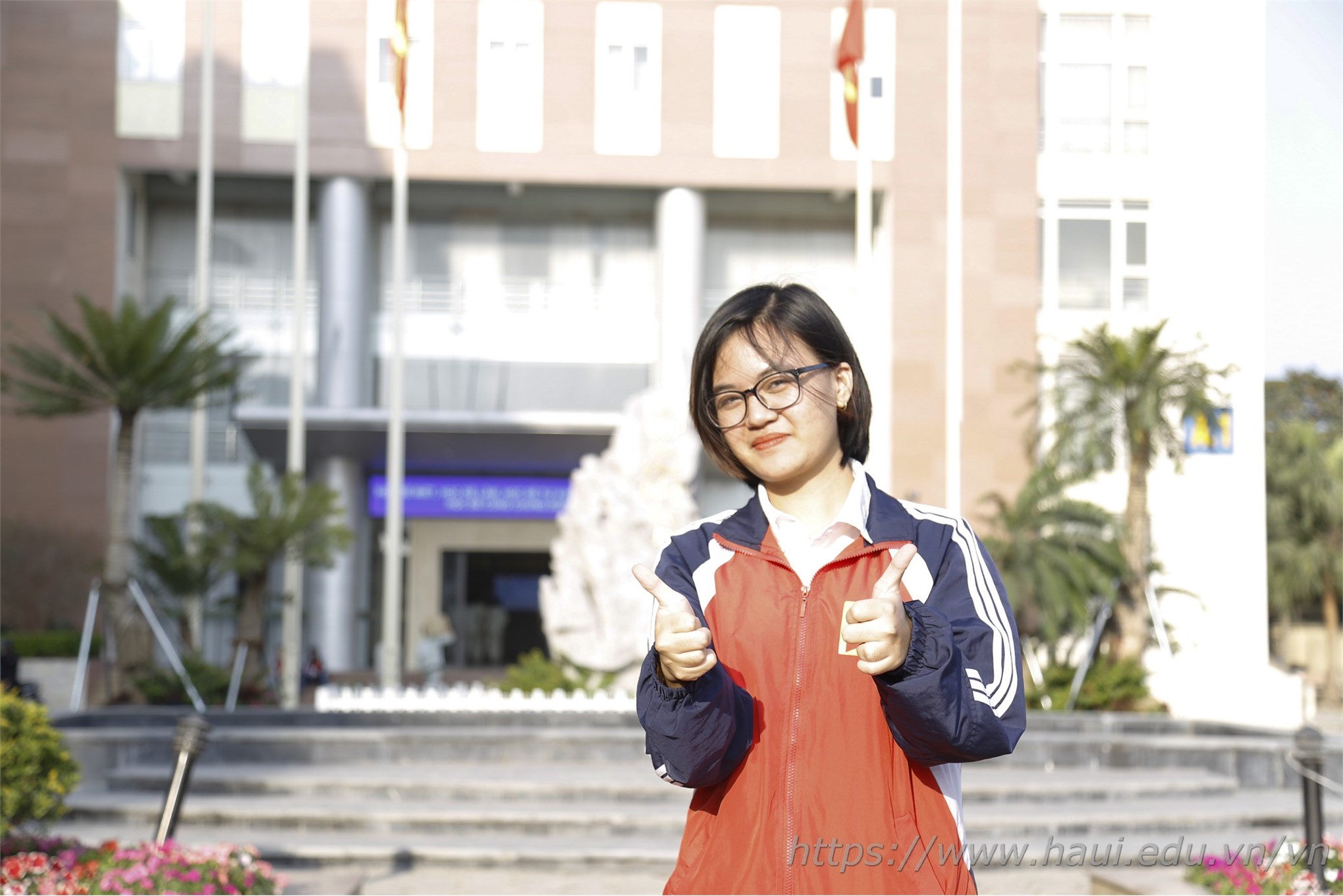 Đại học Công nghiệp Hà Nội viết tiếp ước mơ cho Hằng Nga - cô sinh viên mồ côi vượt khó