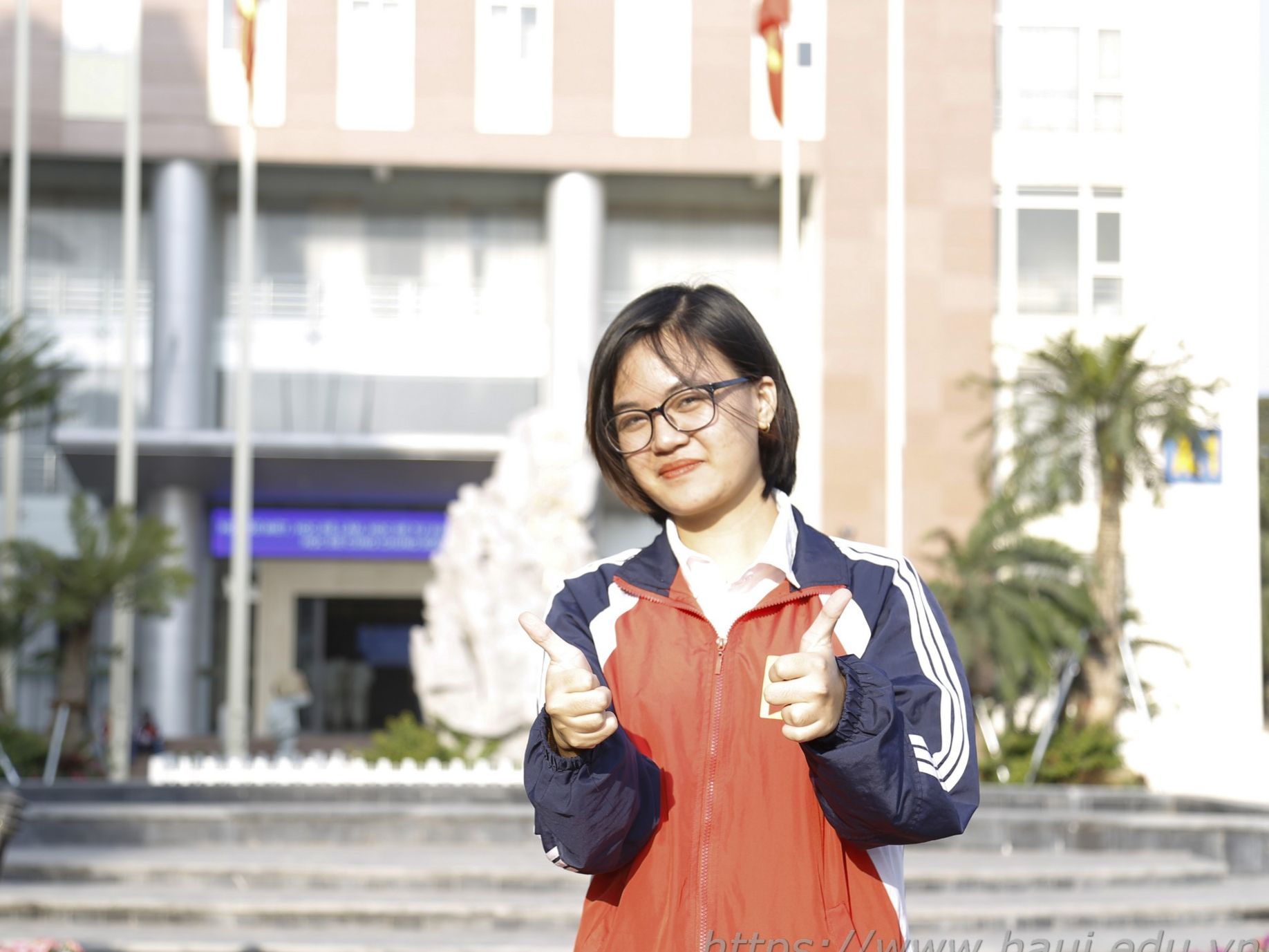 Đại học Công nghiệp Hà Nội viết tiếp ước mơ cho Hằng Nga - cô sinh viên mồ côi vượt khó