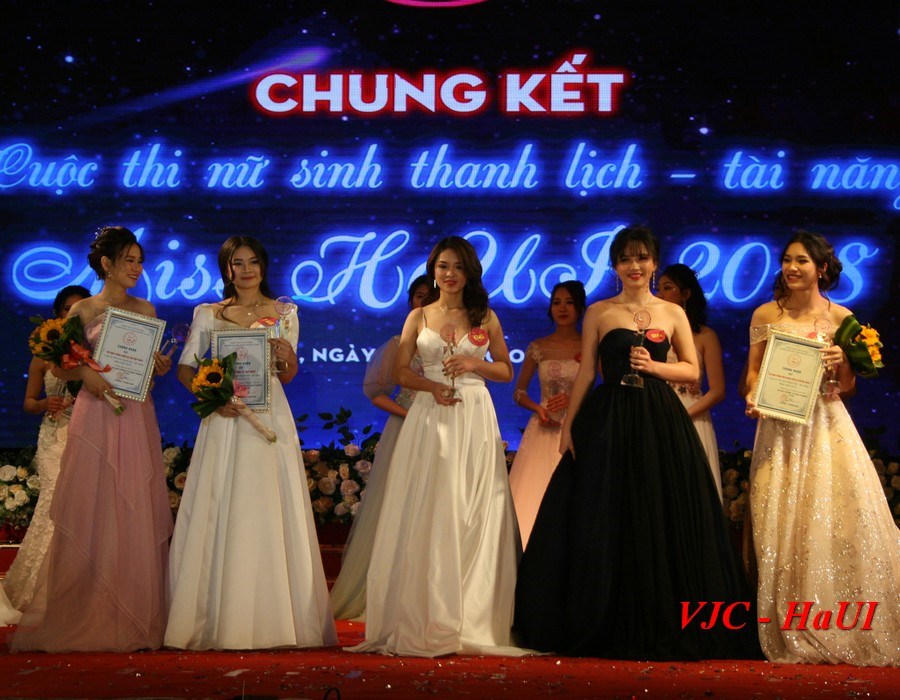 Nữ sinh viên Việt Nhật rạng ngời trong đêm chung kết Miss HaUI 2018