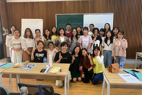 Sôi động chương trình học giao tiếp cùng tình nguyện viên & giảng viên quốc tế