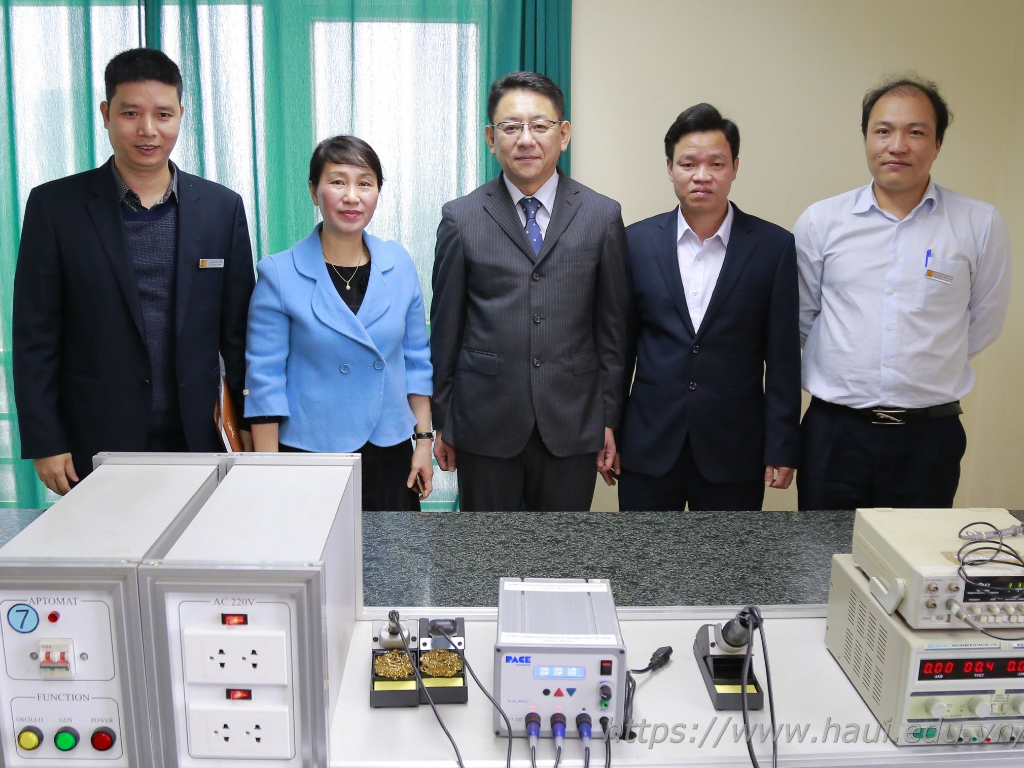 Trường Đại học Công nghiệp Hà Nội tiếp nhận thiết bị tài trợ của Công ty TNHH Nissan Automotive Technology Việt Nam