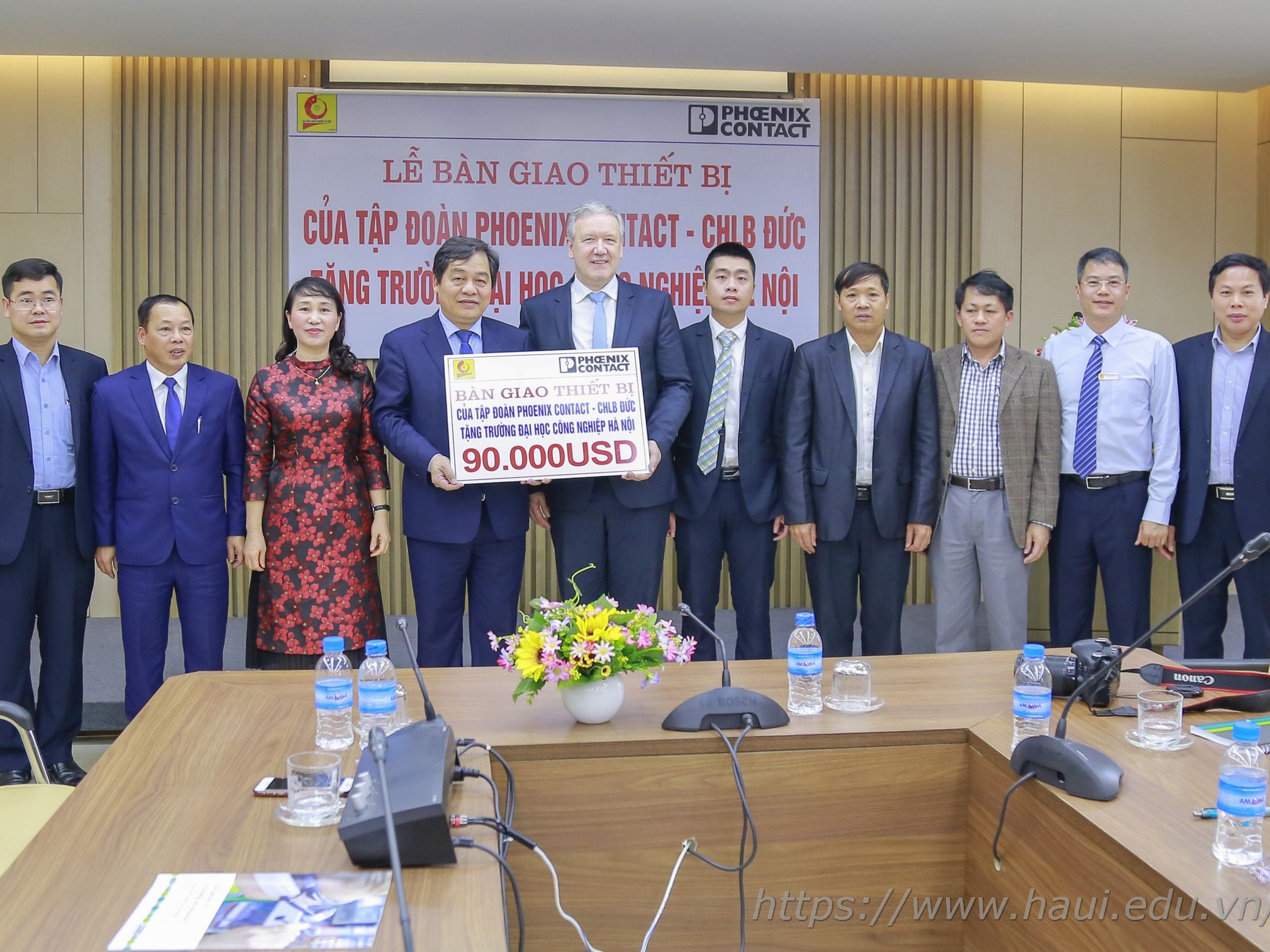 Equipment Handover Ceremony of Phoenix Contact Group - Germany to Hanoi University of Industry