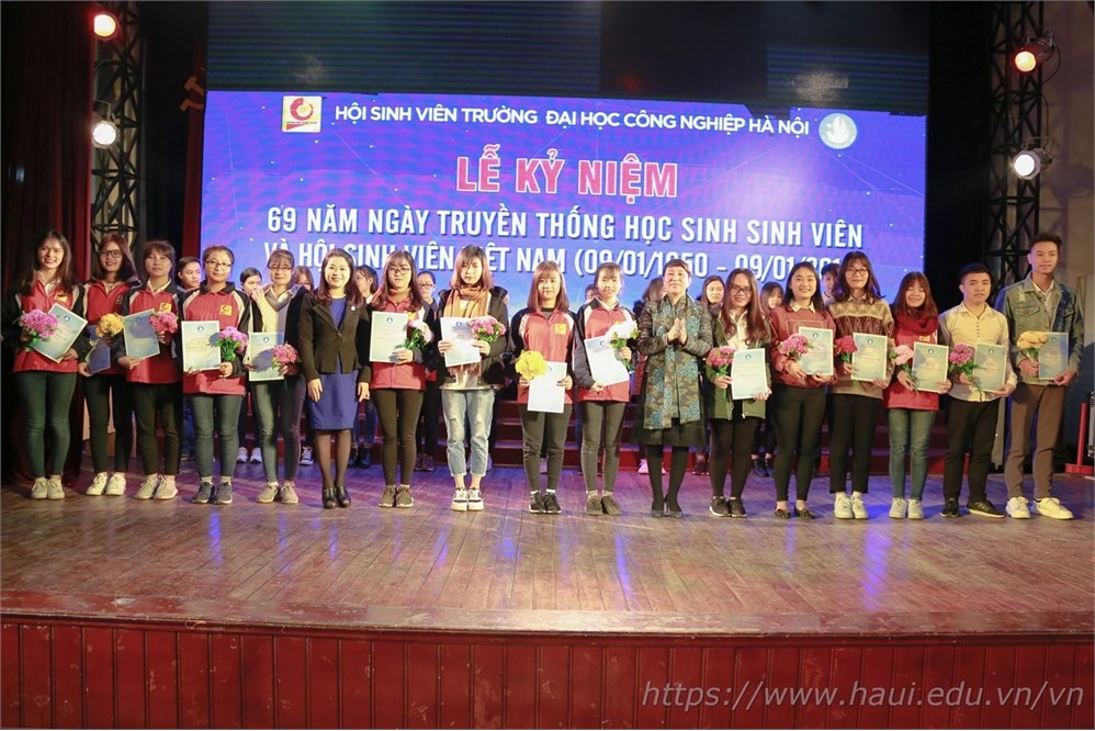 Tuyên dương `sinh viên 5 tốt` trường Đại học Công nghiệp Hà Nội năm 2019