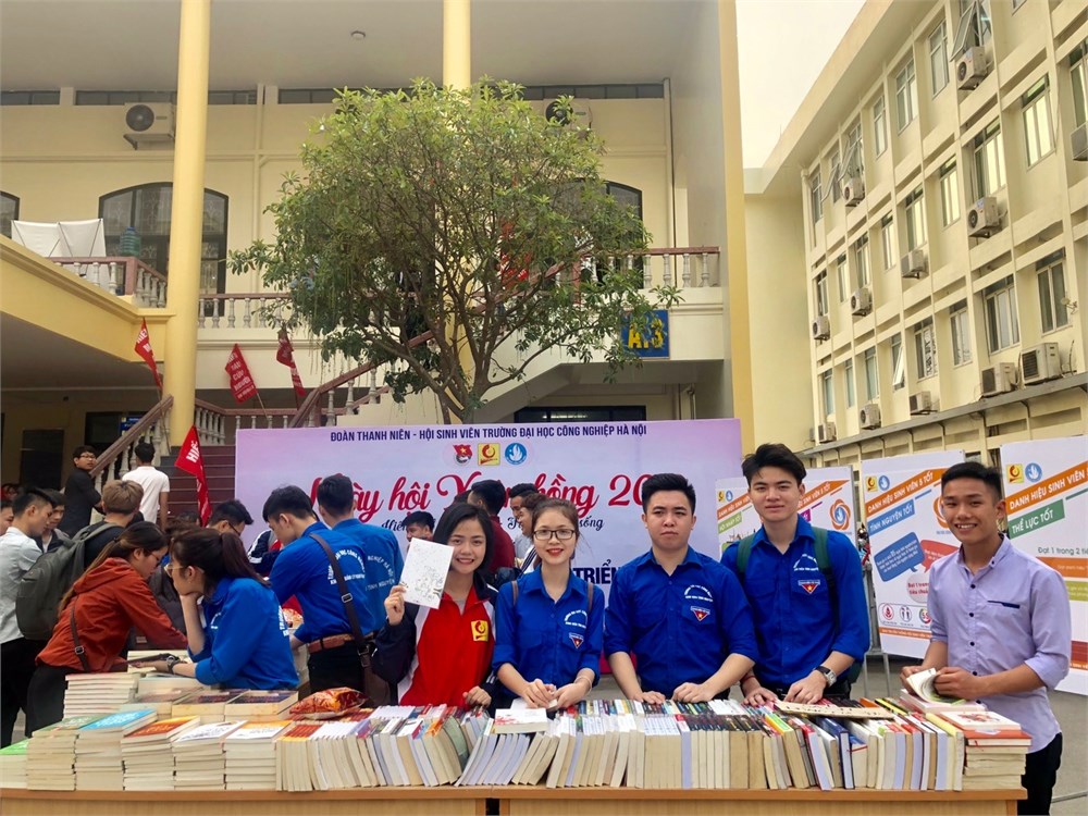 Đoàn viên thanh niên nhà trường hiến tặng 1729 đơn vị máu tại Ngày hội Xuân hồng năm 2019