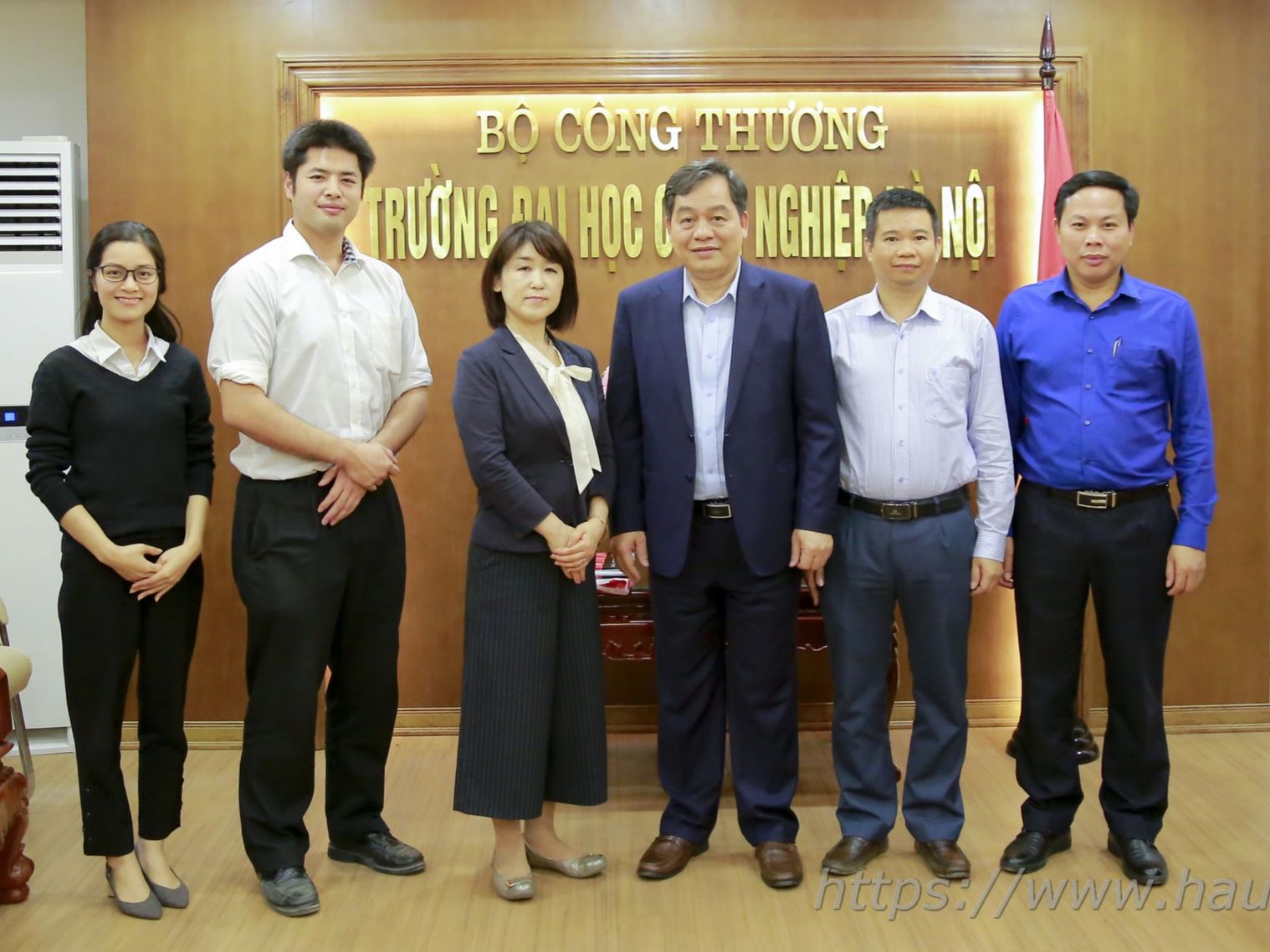 Welcoming Japanese language specialist to pay a working visit at Hanoi University of Industry