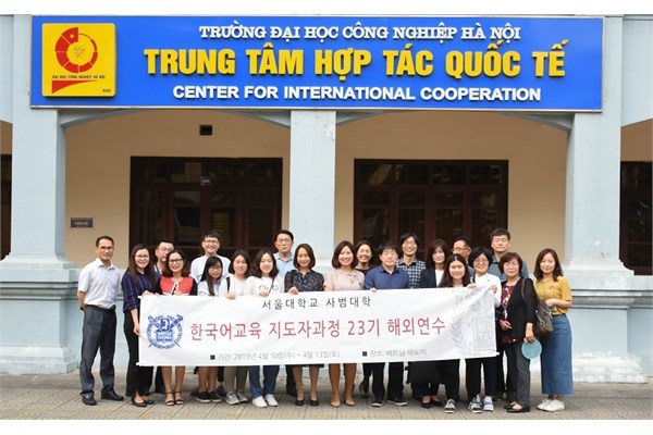 Giao lưu cùng đoàn công tác Đại học Sư phạm Ngoại ngữ Seoul