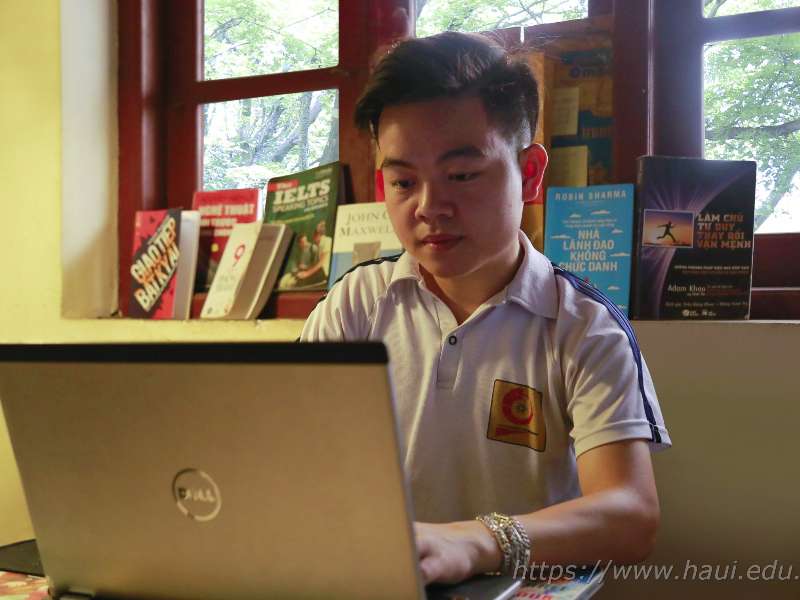 Nghị lực và ước mơ của chàng sinh viên khuyết tật ngành Công nghệ Thông tin