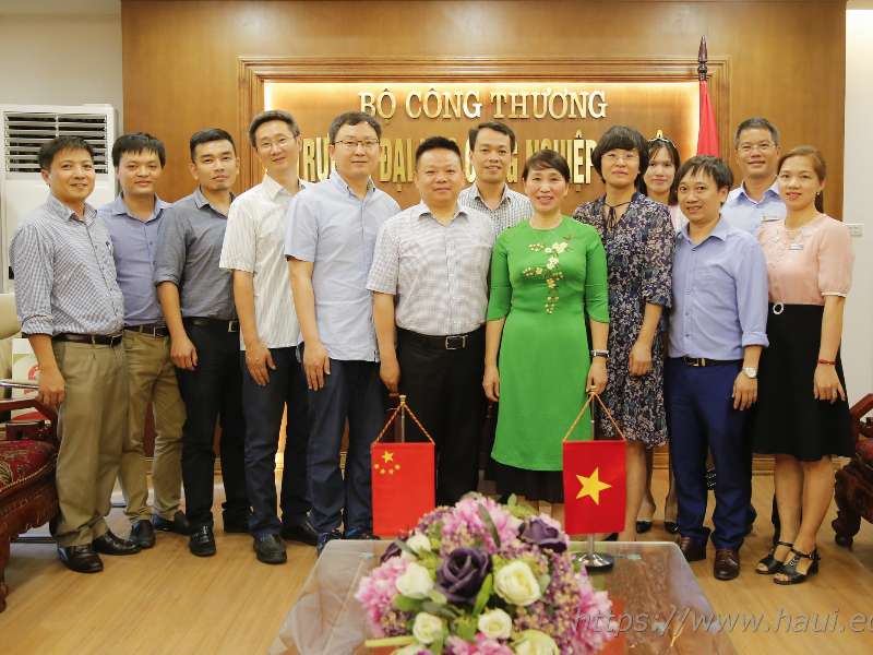 Delegation of Hunan University, China paid a working visit to Hanoi University of Industry