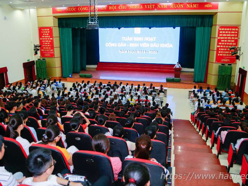 Sinh viên K14 tham gia “Tuần sinh hoạt công dân - sinh viên”