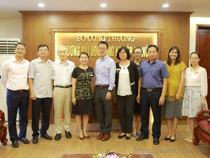 JICA experts paid a working visit to Hanoi University of Industry