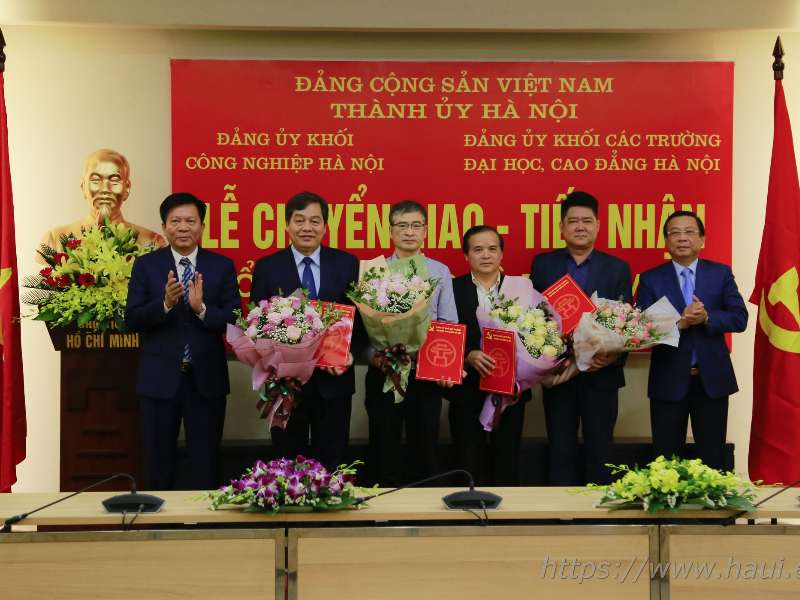 Lễ chuyển giao tổ chức cơ sở Đảng và Đảng viên từ Đảng ủy Khối Công nghiệp Hà Nội về Đảng ủy Khối các trường Đại học, Cao đẳng Hà Nội