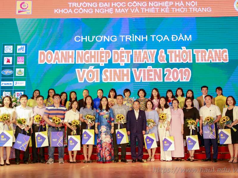Tọa đàm Doanh nghiệp Dệt, May và Thời trang với sinh viên 2019