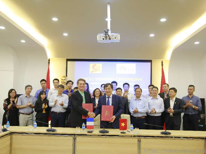 Ký biên bản ghi nhớ hợp tác với Trường Đại học Khoa học và Công nghệ Hà Nội