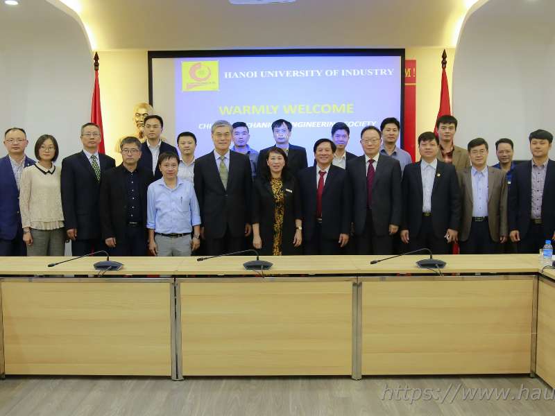 Đoàn đại biểu Hiệp hội Cơ khí Trung Quốc thăm và làm việc tại trường Đại học Công nghiệp Hà Nội