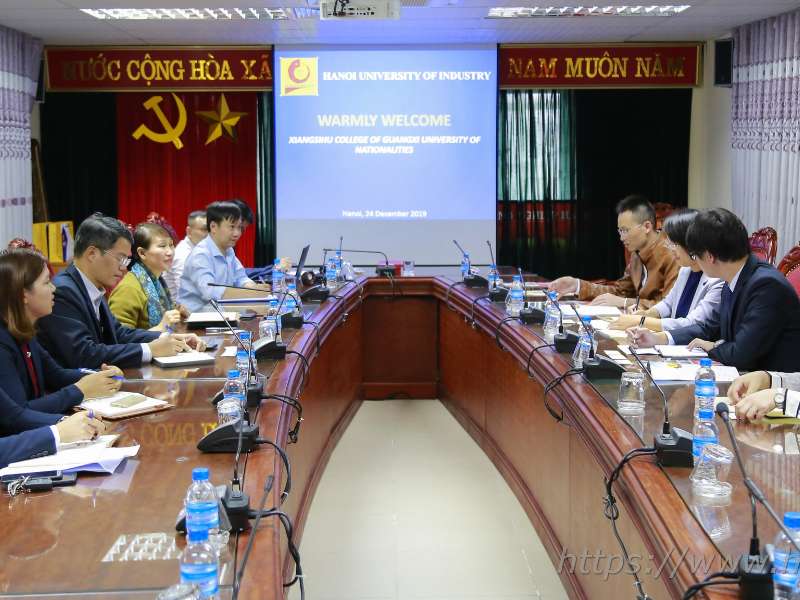 Hanoi University of Industry cooperates with Xiangsihu College, China
