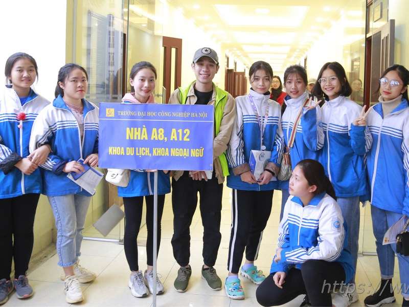 HaUI campus tour for Hoang Hoa Tham High School Students