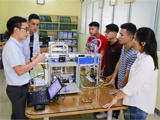 Sinh viên khoa Cơ khí với nghiên cứu và chế tạo hệ thống kiểm tra linh kiện điện tử