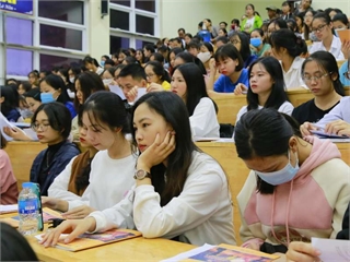 Hơn 7.000 tân sinh viên gia nhập ngôi nhà chung Đại học Công nghiệp Hà Nội