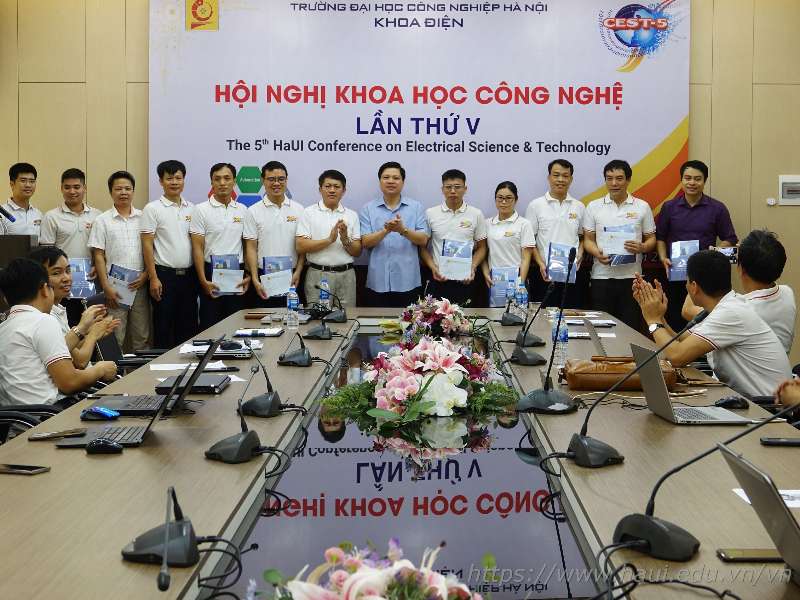 55 báo cáo được trình bày tại Hội nghị khoa học của khoa Điện, khoa Công nghệ Hóa và khoa Ngoại ngữ