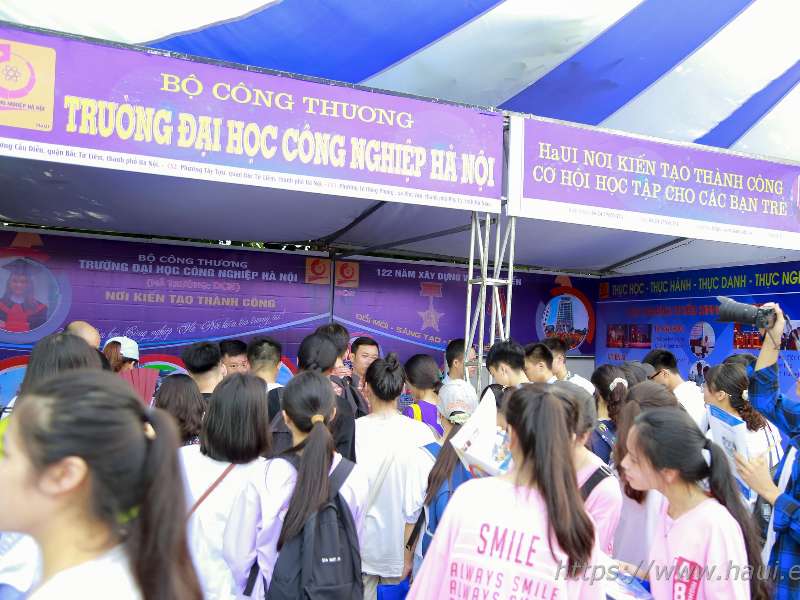 HaUI attends the Admission Consultation and Career Orientation Day 2020