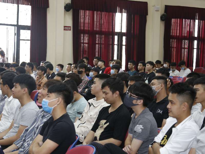 Gần 300 sinh viên hệ Cao đẳng thực tập tại Công ty TNHH Sam sung Electro-Mechanics Việt Nam và Công ty TNHH MTV Thông tin M1