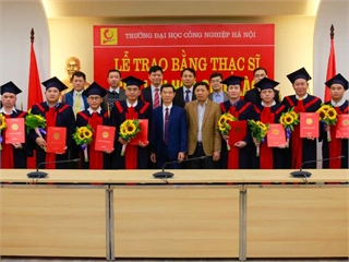 Lễ trao bằng Thạc sĩ cho 12 lưu học sinh Lào