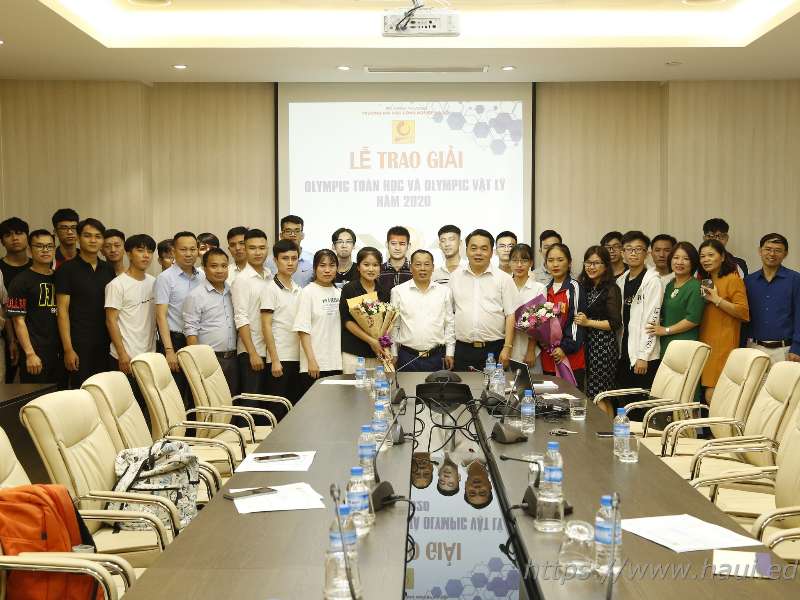 44 students won prizes in HaUI Mathematics and Physics Olympiad