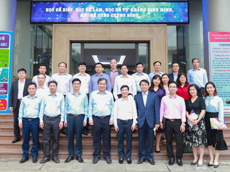 Delegation of University of Transport Technology paid a working visit to HaUI