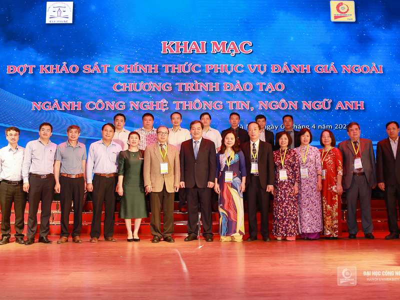 Khai mạc đánh giá ngoài 02 chương trình đào tạo ngành Ngôn ngữ Anh và Công nghệ thông tin