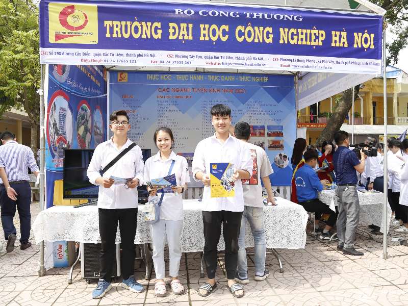 Sức hút của Đại học Công nghiệp Hà Nội tại Ngày hội tư vấn hướng nghiệp cho học sinh tỉnh Bắc Giang