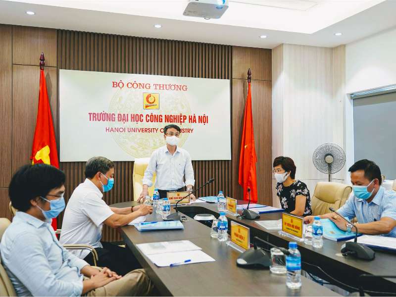 HaUI organizes an online Masters Thesis Defense for Laos students