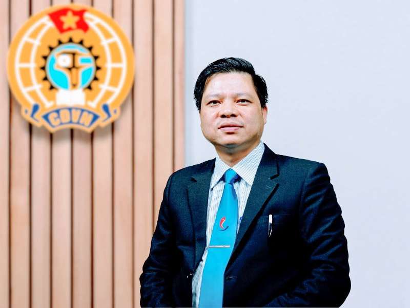 PGS.TS. Phạm Văn Đông - Chủ tịch công đoàn Trường phát động thi đua trong viên chức, người lao động