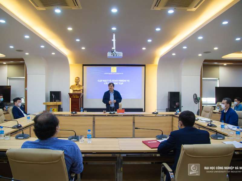 Gặp mặt và giao nhiệm vụ cố vấn học tập