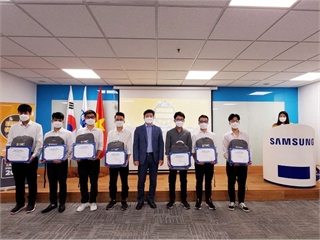 Sinh viên khóa 13 khoa Điện tử xuất sắc giành học bổng Tài năng Samsung