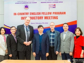 Đón tiếp Ngài Frank Jerrold - Giám đốc Văn phòng tiếng Anh khu vực (RELO Vietnam) và bàn giao chuyên gia John Niblett làm việc tại Trường Ngoại ngữ - Du lịch