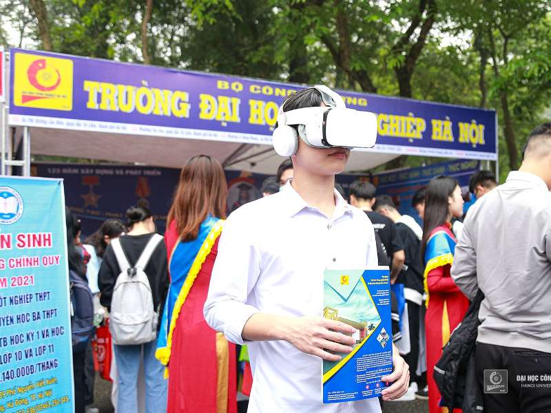 The role of communication in admission at Hanoi University of Industry