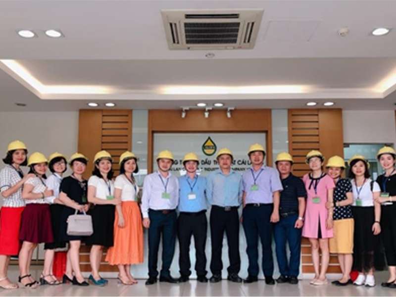 Organizing Business Field Trips for Lecturers of the Faculty of Business Management