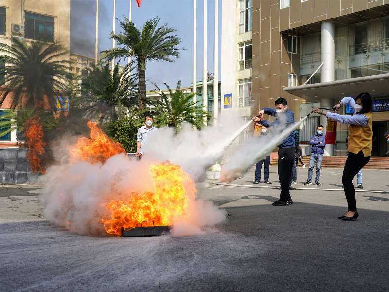 HaUI Fire Prevention and Fighting Team conducts fire and rescue drills