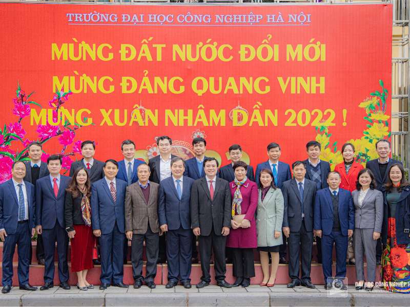 The Announcement of the Resolution to recognize the University Council, the Resolution to appoint to the position of Vice-President and to establish the School of Languages and Tourism