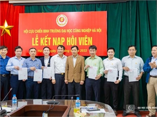 Hội cựu chiến binh Đại học Công nghiệp Hà Nội kết nạp hội viên mới