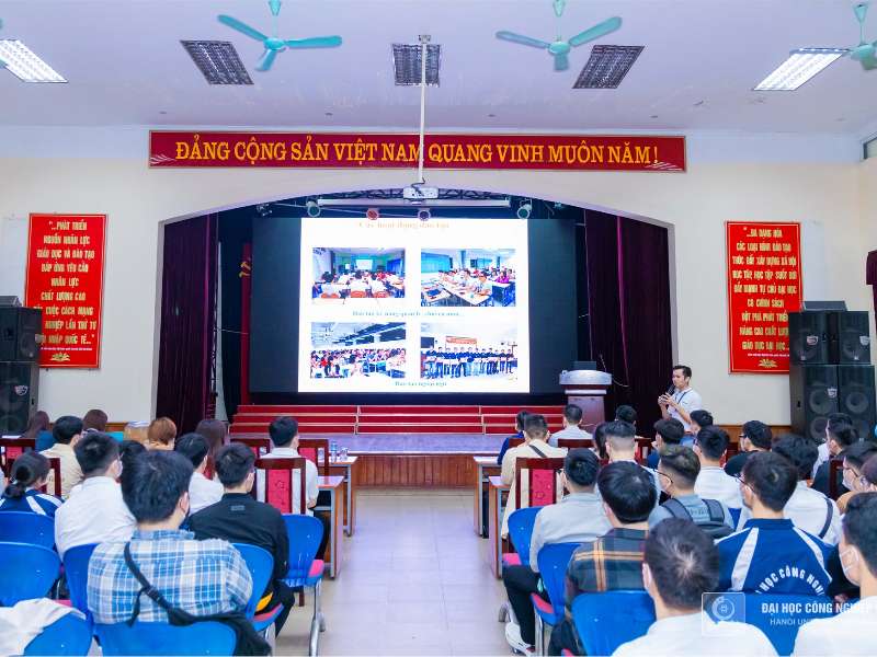Students of Hanoi University of Industry participated in job workshop of Hon Hai Technology Group (Foxconn)