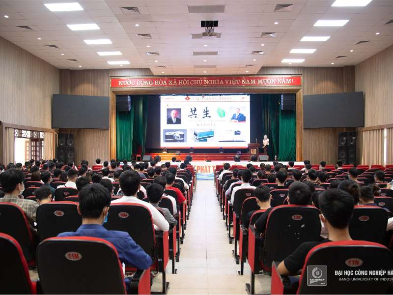 Many job opportunities for students at Canon Vietnam