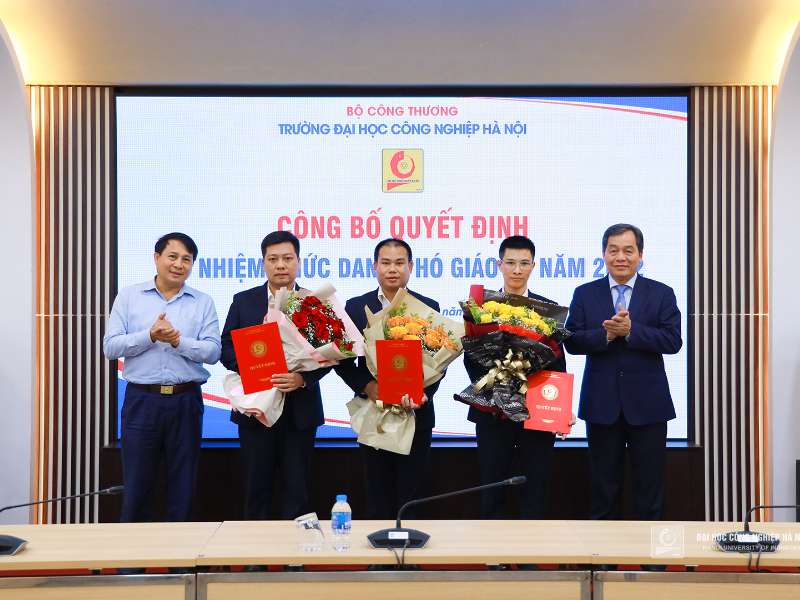 Trao Quyết định bổ nhiệm chức danh Phó Giáo sư và bổ nhiệm, bổ nhiệm lại viên chức quản lý