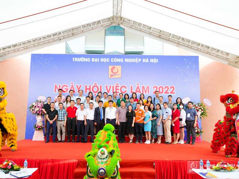 8,500 job opportunities for students of Hanoi University of Industry at the Job Fair 2022